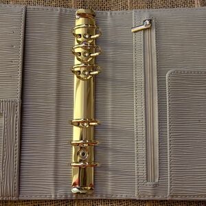 Elegant A6 Saffiano Binder In Light Grey.